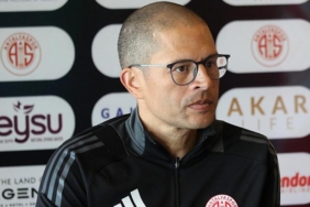 antalyaspor-teknik-direktoru-alex-de-souzadan-istifa-aciklamasi-qmutfnsQ.jpg