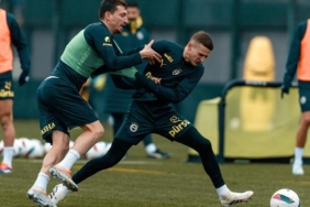 fenerbahcede-forma-kapma-savasi-kizisti-mourinho-mesaji-vermisti-v4feEtDk.jpg
