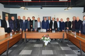 besiktas-efsaneleri-baskan-serdal-adaliyi-ziyaret-etti-S9ZWtMBM.jpg