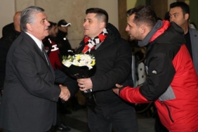 besiktas-kafilesi-rizeye-geldi-baskan-serdal-adalidan-sergen-yalcin-sorusuna-yanit-PCGvkZaN.jpg