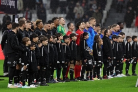 besiktasa-yildizindan-kotu-haber-maca-devam-edemedi-P87l3YD1.jpg