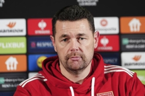 fenerbahce-beraberligi-sonrasi-lyon-teknik-direktoru-pierre-sageden-kirmizi-kart-yorumu-TWK39BTt.jpg