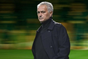 fenerbahceden-jose-mourinho-yalanlamasi-carpitilarak-soran-zSUSG1mj.jpg