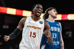 galatasaray-saint-quentin-karsisinda-tur-icin-sahada-y6GZkFKF.jpg