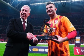 galatasarayda-abdulkerim-bardakciya-100-mac-plaketi-p5FhNivF.jpg