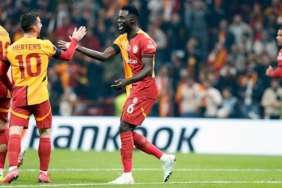 galatasarayda-davinson-sanchez-4-golunu-atti-YReYg6qW.jpg