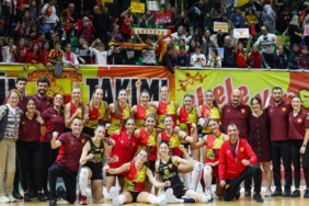 goztepe-voleybolda-14te-14-pesinde-D95OCv82.jpg