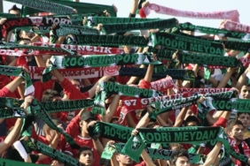 kocaelispor-taraftarlarindan-gorulmemis-jest-antalyasporlularin-cezasina-ortak-oldular-sCYAVyaN.jpg