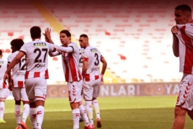 ozet-sivasta-yedi-gol-iki-kirmizi-kart-sivasspor-5-2-kayserispor-mac-sonucu-e1EnS9Xa.jpg