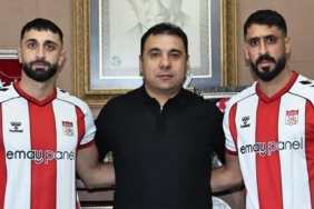 sivasspordan-cifte-imza-birden-efkan-bekiroglu-ve-tolga-cigerciyi-kadrosuna-katti-kd9iwZLV.jpg