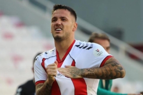 super-lig-devinin-istedigi-rey-manaj-icin-sasirtan-aciklama-transferde-sicak-gelisme-XjVPgPXi.jpg