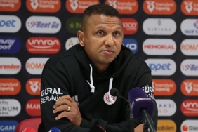 trabzonspor-antalyaspor-maci-sonrasi-mehmet-aurelio-galibiyeti-hak-ettiler-f1CAFwTe.jpg