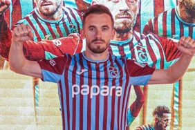 trabzonspor-edin-visca-ile-futbol-tarihinin-en-hizli-sozlesmesini-imzaladi-30-saniye-surdu-xz6q8mzf.jpg