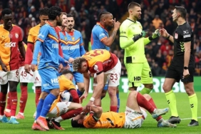 trioda-galatasaray-goztepe-macinin-tartismali-pozisyonlari-tartisildi-verilen-ve-iki-tarafta-da-verilmesi-hdEp2gnQ.jpg