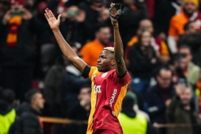 victor-osimhen-galatasarayi-sirtliyor-arE9E25e.jpg
