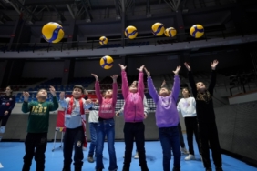 voleybol-filesi-yapan-ccouklar-idmani-izledi-l3gLxbA5.jpg