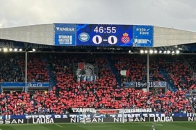 alaves-taraftarindan-israile-kirmizi-kart-D2QlqkaV.jpg