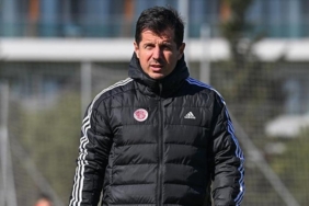 antalyaspor-emre-belozoglu-doneminde-bir-ilki-yasadi-NjvGDKSm.jpg