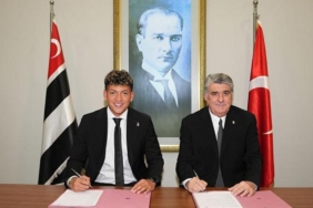 besiktas-transferi-resman-acikladi-elan-ricardo-imzayi-atti-dZl87hlr.jpg