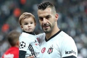 besiktasin-eski-futbolcusu-negredodan-surpriz-J8vECSdl.jpg