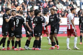 besiktasin-yildizlari-costu-bir-kere-kartal-ucusa-gecti-UrRabLJw.jpg