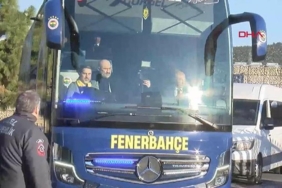 fenerbahce-kafilesi-derbiye-mesalelerle-ugurlandi-kP7F8dmq.jpg