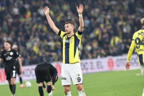 fenerbahcede-hat-trick-yapan-dzeko-temkinli-cilginca-bunu-duzeltmeliyiz-HM78nnbg.jpg