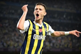 fenerbahcede-herkesin-bekledigi-o-gol-geldi-lig-tarihinin-4000-golu-szymanskiden-gtHVPh6r.jpg