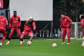galatasaray-az-alkmaar-maci-hazirliklarini-tamamladi-AiQk3kwg.jpg