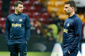 galatasaray-fenerbahce-derbisi-oncesi-gergin-anlar-mert-hakan-yandasa-olay-tepki-CXiIpxfX.jpg