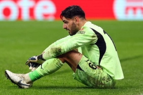 gunay-guvenc-ayakta-alkislandi-galatasaray-az-alkmaar-macina-damga-vuran-performans-DPONCkHz.jpg