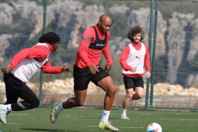 hatayspor-alanyaspor-mesaisine-devam-ediyor-V3RBUyUS.jpg