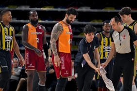 izle-fenerbahce-beko-galatasaray-macinda-gerginlik-taraftarlar-salondan-cikartildi-DRTpxaBk.jpg