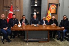 kayserispora-konyaspor-maci-oncesinde-kent-protokolunden-moral-ziyareti-8QUDfWEw.jpg