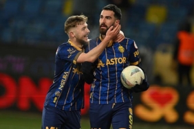mke-ankaragucu-bandirmaspor-karsisinda-farka-kostu-hr5D6AgU.jpg