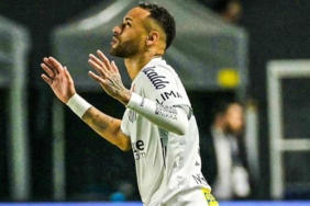 neymar-uzun-sure-sonra-sahalara-geri-dondu-Yi3VKNyV.jpg