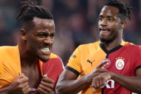 son-dakika-galatasarayda-batshuayi-ile-yollar-ayrildi-yeni-takimi-aciklandi-sOf6GzJF.jpg