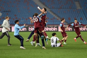 trabzonspor-juventus-mac-sonucu-1-0-trabzonspor-uefa-genclik-liginde-son-16da-Y4aa2pqr.jpg
