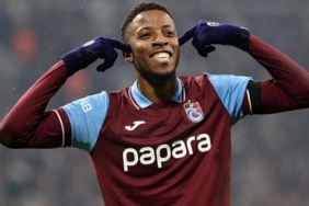 trabzonsporda-simon-banza-tarihe-gecti-derbilere-damga-vurdu-besiktas-macinda-m7GhbH2T.jpg
