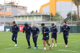 alanyaspor-derbi-hazirliklarina-basladi-f7ajM5tU.jpg