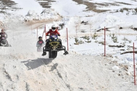 erciyeste-dunya-kar-motosikleti-sampiyonasi-heyecani-basladi-yXzRPiBc.jpg