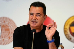 fenerbahcede-acun-ilicali-aciklamalarda-bulunuyor-xQ2eF9K7.jpg
