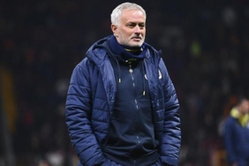 fenerbahcede-jose-mourinhodan-hucum-emri-livakovic-karari-belli-oldu-gozler-en-nesyride-zTBcUJVg.jpg