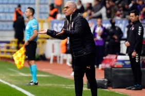 galatasaray-yardimci-antrenoru-irfan-saraloglundan-hakem-tepkisi-bizim-icin-suphe-uyandiran-mutlu-etmeyen-bir-pjxKYqqs.jpg