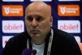 galatasaray-yenilgisi-sonrasi-alanyaspor-teknik-direktoru-sami-ugurlu-buyuk-maclarda-topun-da-sizi-sevmesi-mMfDsrUV.jpg