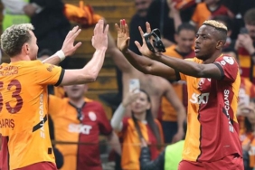 galatasarayda-osimhen-ve-baris-alper-kasirgasi-durmaya-niyetleri-yok-antalyaspor-macina-da-damga-vurdular-OzYgRADq.jpg