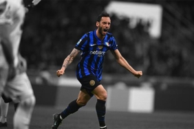 hakan-calhanoglu-intere-hayat-verdi-kaleciyi-uzaktan-avladi-LNrQ1JAw.jpg