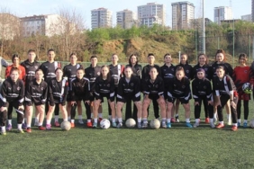 kadin-futbolcular-hic-gol-yemeden-2-lig-hedefine-kosuyor-C9ne5xyp.jpg