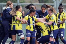 kadin-futbolda-besiktasi-yenen-fenerbahce-koltugu-birakmadi-LdnNWBJX.jpg