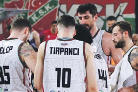 karsiyaka-ahmet-cakiyla-cikis-ariyor-dKit7EG4.jpg